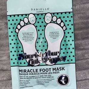Danielle Miracle Foot Mask